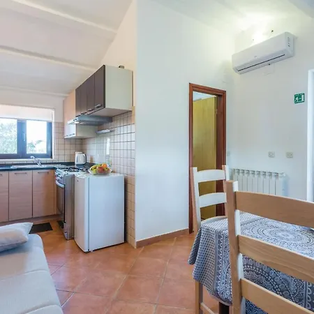 10 Apartment *