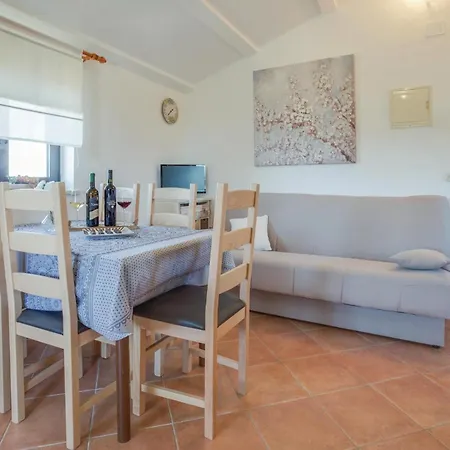 10 Apartment *