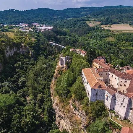 Amazing In Pazin With Wifi * Katun Lindarski