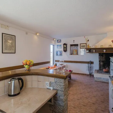 Amazing In Pazin With Wifi Apartment