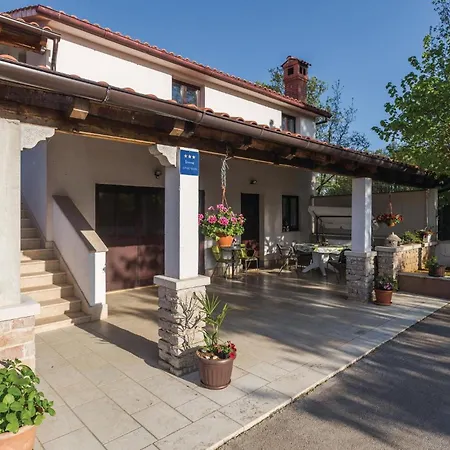 Amazing In Pazin With Wifi Apartment